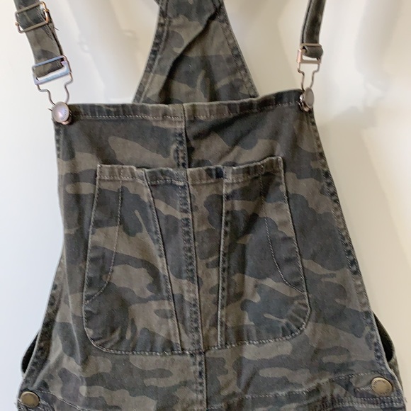 Cute army jumpsuit - Picture 5 of 7